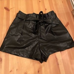 leather shorts with belt and pockets